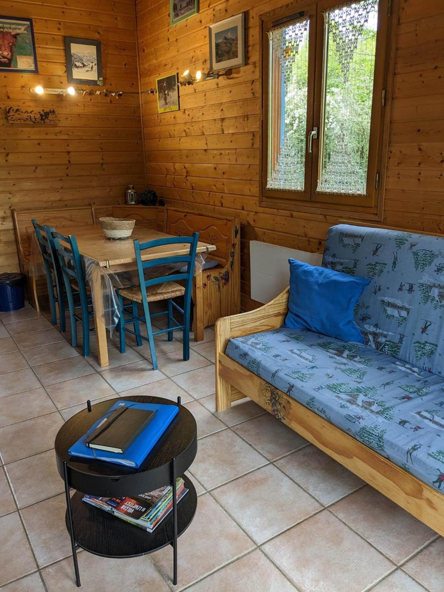 Les Chalets De La Vigne Grande Saint-Floret Esterno foto