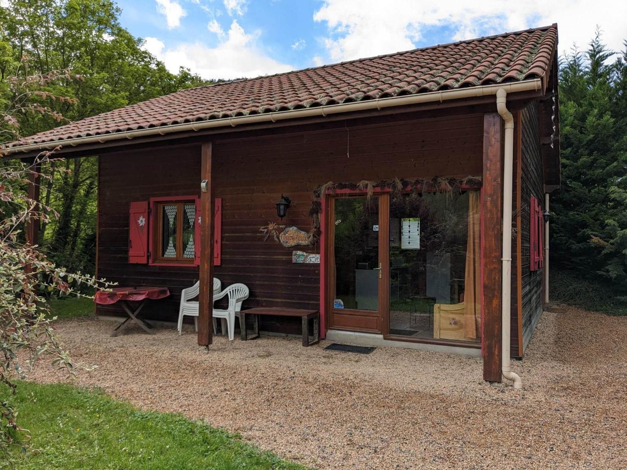 Les Chalets De La Vigne Grande Saint-Floret Esterno foto