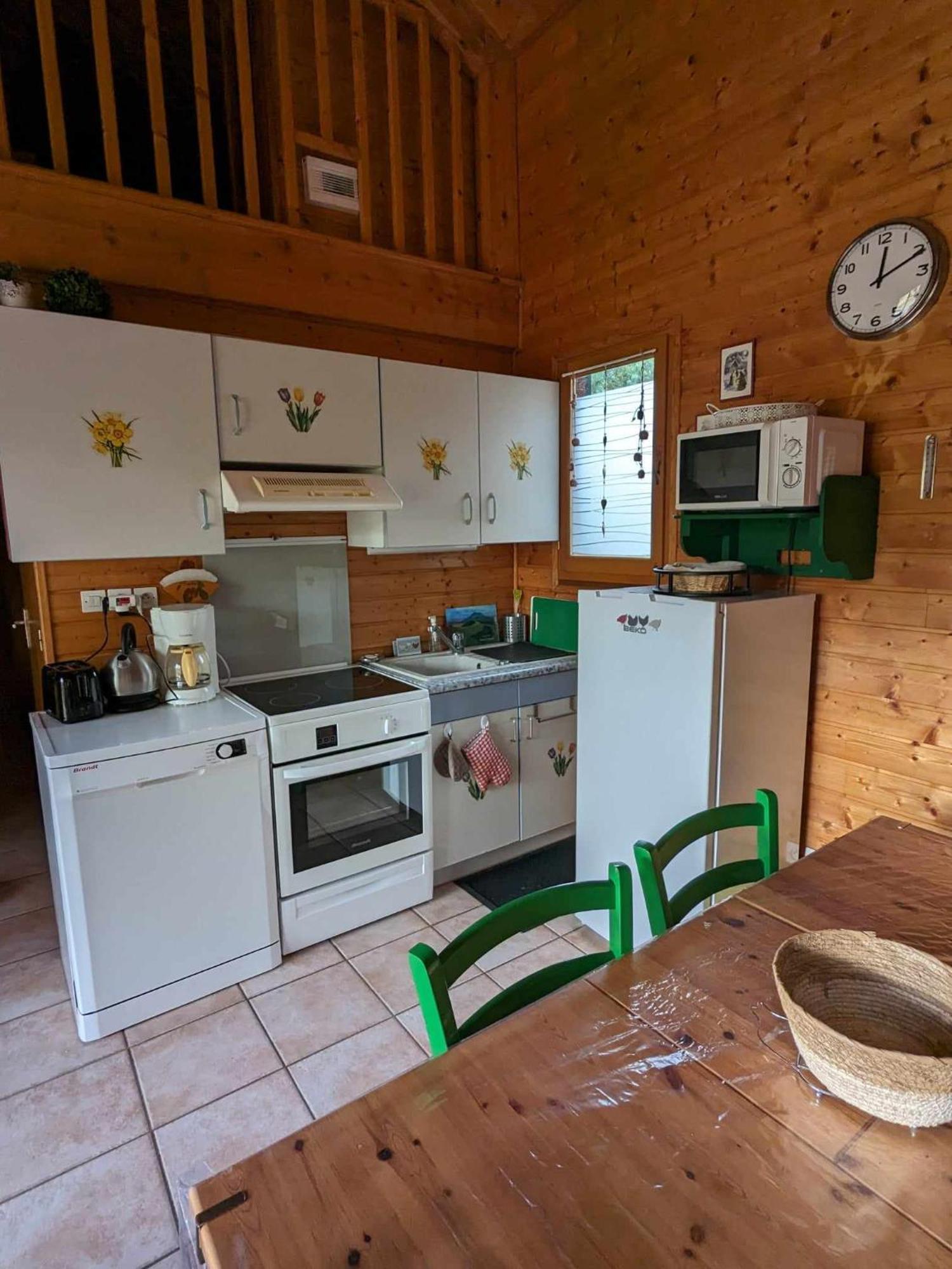 Les Chalets De La Vigne Grande Saint-Floret Esterno foto